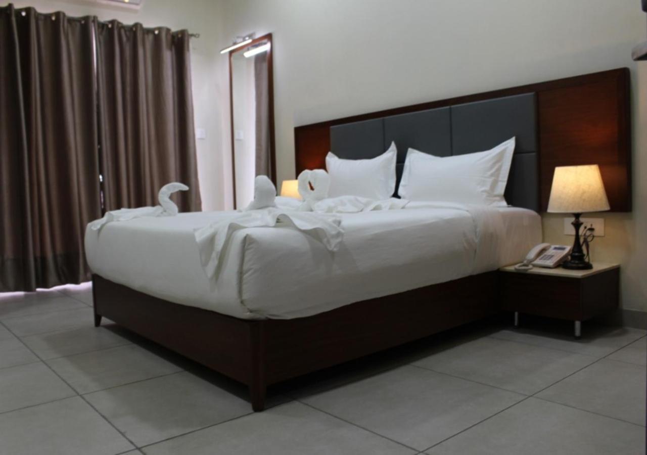 Ixoras Hotel Κινσάσα Εξωτερικό φωτογραφία